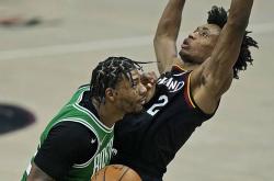 jbo竞博 -波士顿凯尔特人发布备战花絮，集结日强势反弹，德甲任务艰巨，更衣室氛围转暖(凯尔特人对公牛布泽尔23分15板)