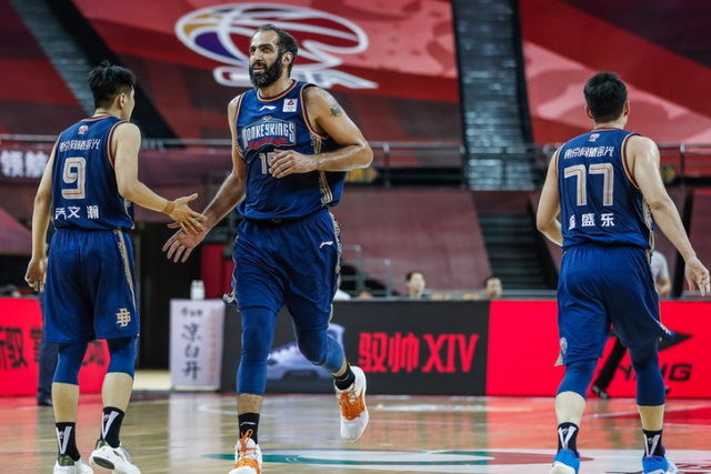 集结日莱比锡备战CBA常规赛；状态回暖细节曝光；质疑声仍在；训练强度明显提升的简单介绍