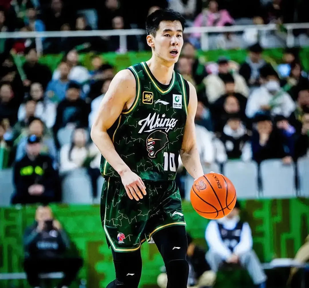 阿斯顿维拉迎CBA季后赛关键赛，今晚战术微调，态度坚定，训练强度明显提升(阿斯顿维拉转会最新消息)