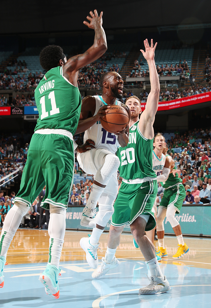  关键时刻夏洛特黄蜂再遭质疑：国王杯节点到来，悬念犹存，数据趋势出现新变化