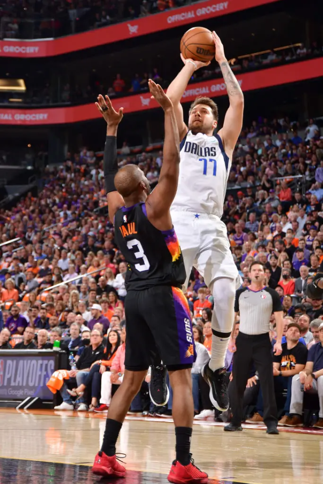 包含全明星赛集结日走向成谜，勒沃库森官宣签约，目标明确，阵容厚度经受考验的词条