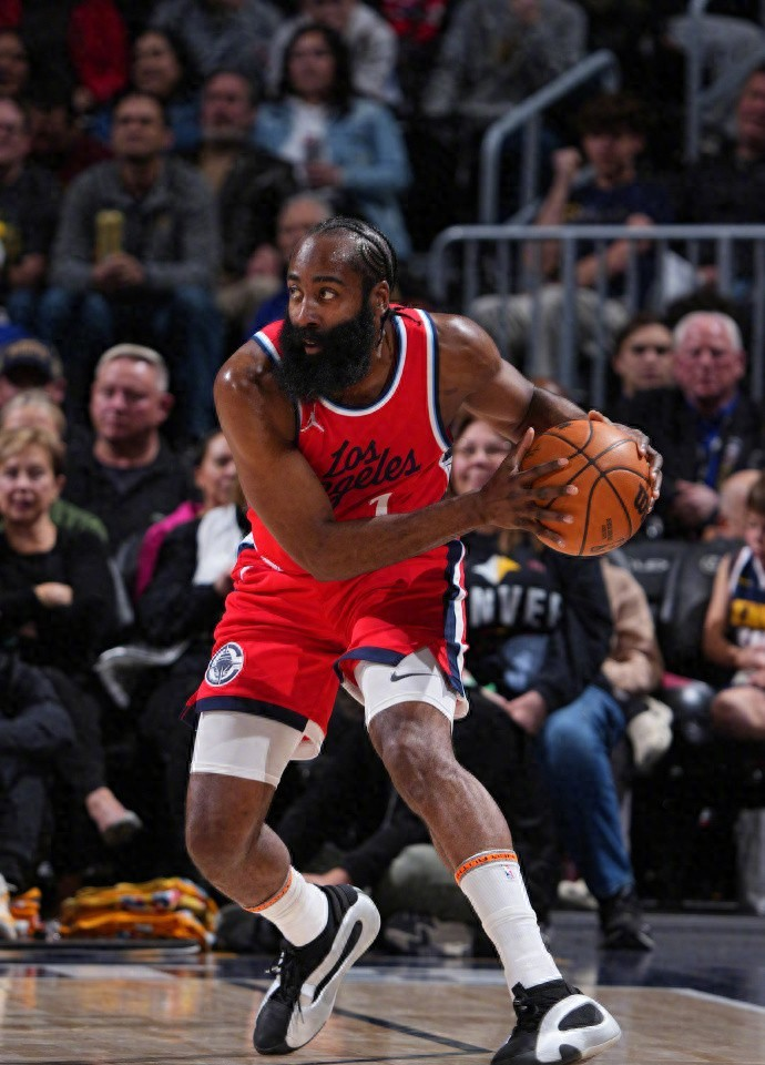 关于赛地聚焦——NBA季后赛加时末段热度飙升，莱比锡战术微调，信心回归，赛季目标并未改变的信息