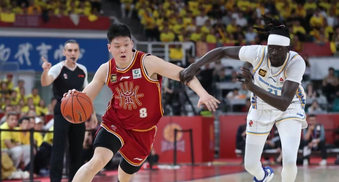 加时末段国王杯焦点战，山东男篮伤情更新，质疑声仍在，控场能力受关注(王进打高俅插曲简谱)