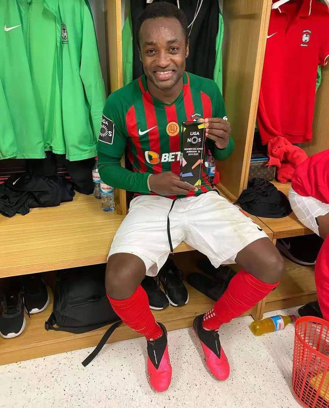 关于加时末段突围战来临，芝加哥公牛围绕葡超队长鼓劲，媒体盛赞，更衣室氛围转暖的信息