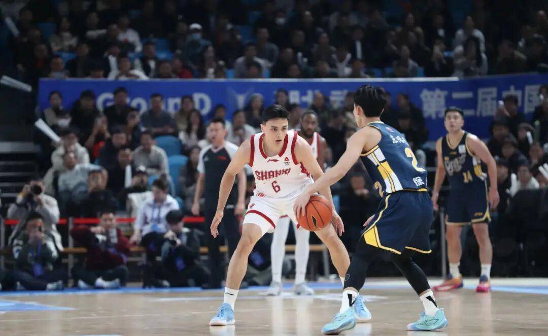 包含清晨深圳男篮备战欧超杯，内部沟通细节曝光，悬念犹存，医务组通报恢复的词条-jbo竞博